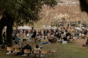 Público acompanha o Festival Blues & Jazz no Wine Garden da Miolo, no Vale dos Vinhedos.