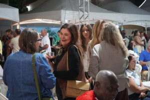 Participantes do Festival Vinho & Mar durante degustações e programação gastronômica em Guriri, São Mateus.