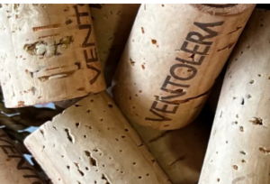 Rolhas dos vinhos da Viña Ventolera, produtora chilena localizada no Vale do Leyda.
